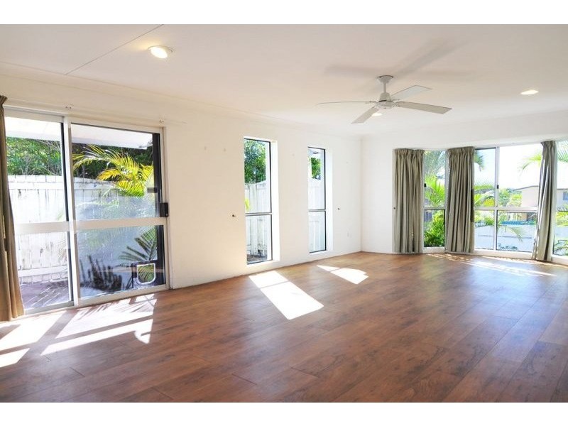 2/67 Southern Cross Parade, Sunrise Beach QLD 4567