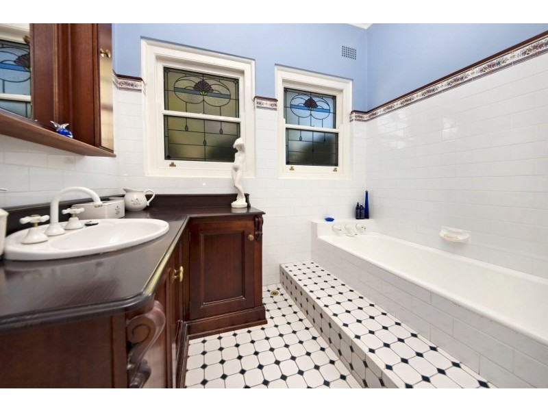 11 Holt Road, Taren Point NSW 2229