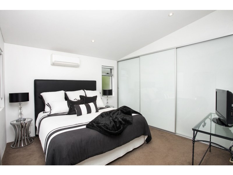 2/85 Yathong Road, Caringbah NSW 2229