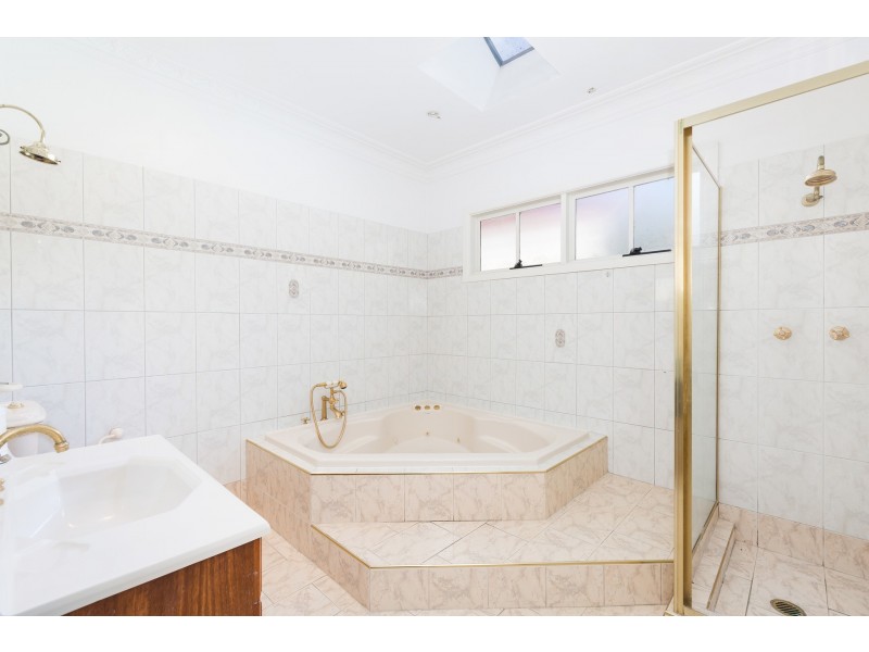 32 Saunders Bay Road, Caringbah South NSW 2229