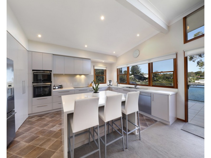 24 Grandview Parade, Caringbah South NSW 2229