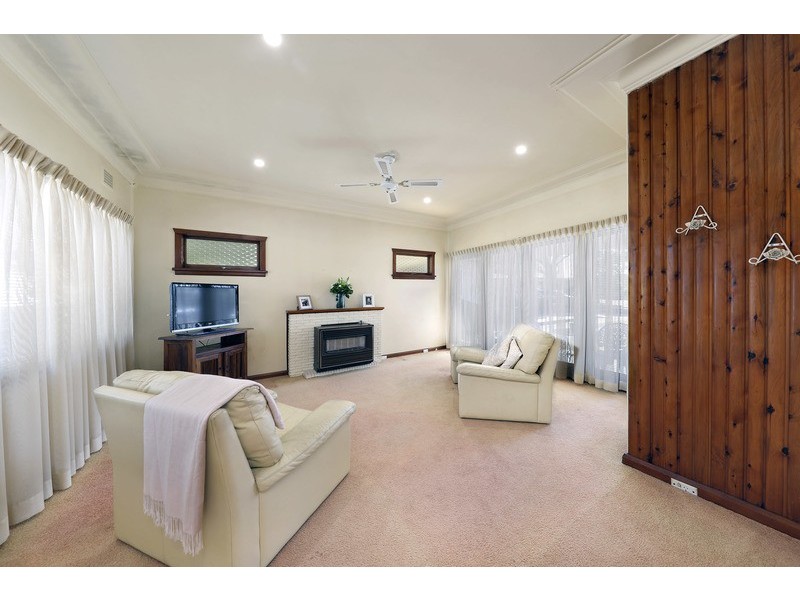 16 Drake Ave, Caringbah NSW 2229