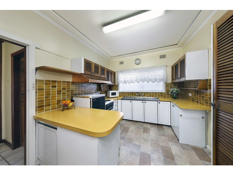 16 Drake Ave, Caringbah NSW 2229