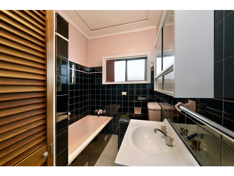 16 Drake Ave, Caringbah NSW 2229