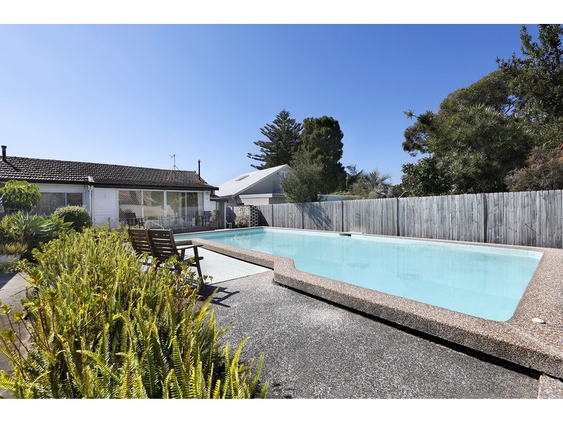 16 Drake Ave, Caringbah NSW 2229