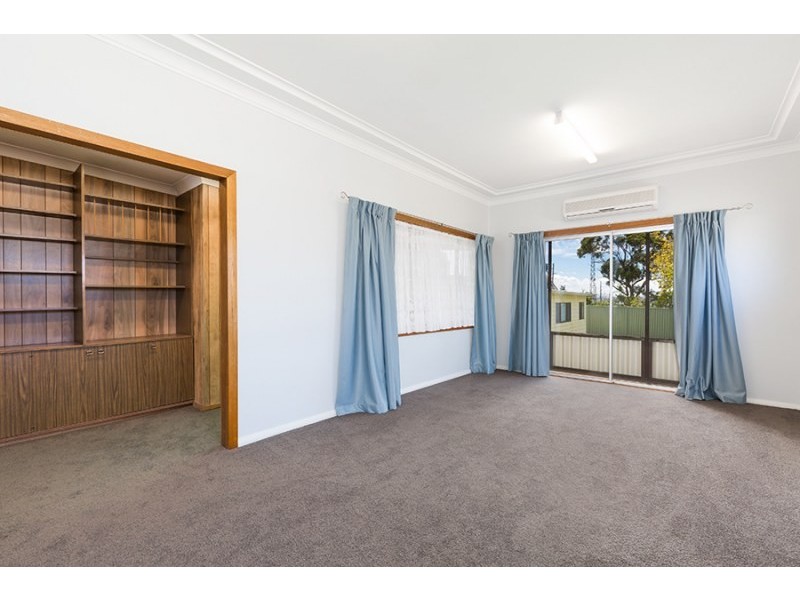 27 Tea Gardens Avenue, Kirrawee NSW 2232