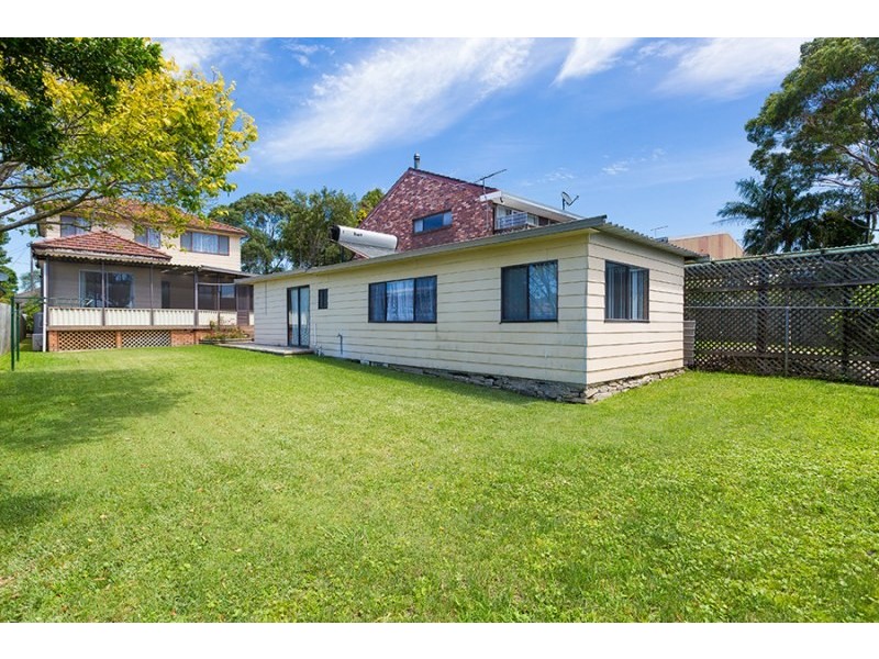 27 Tea Gardens Avenue, Kirrawee NSW 2232