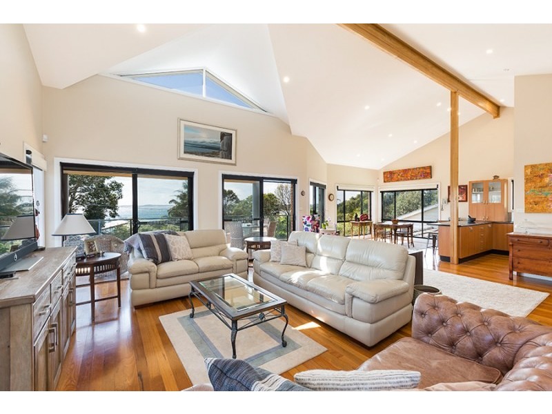 8 Neil Street, Bundeena NSW 2230