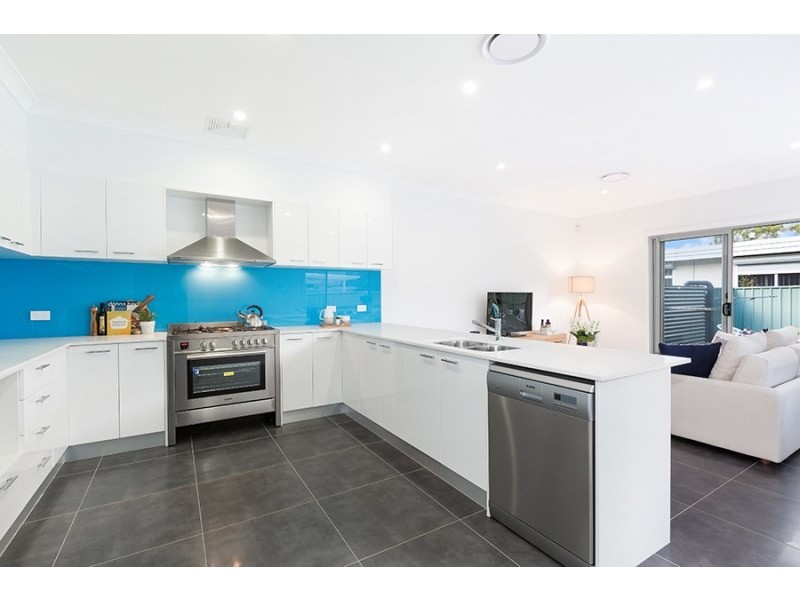 2/72 Gannons Road, Caringbah South NSW 2229