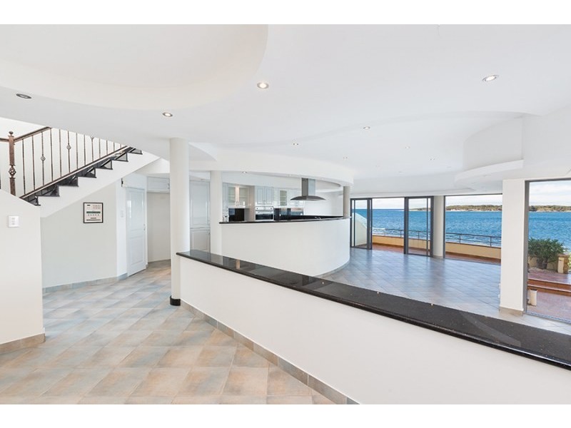 2/8 Glaisher. Parade, Cronulla NSW 2230