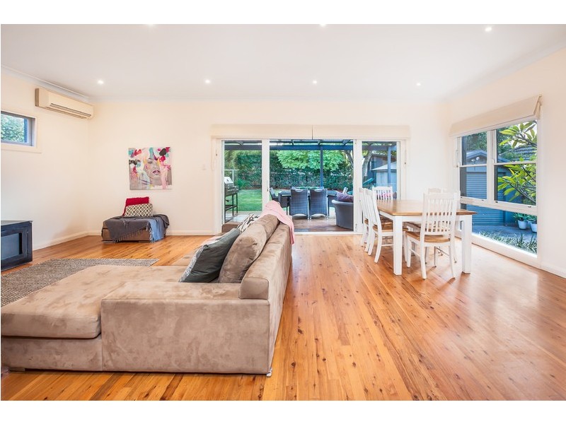 215 Oak Road, Kirrawee NSW 2232