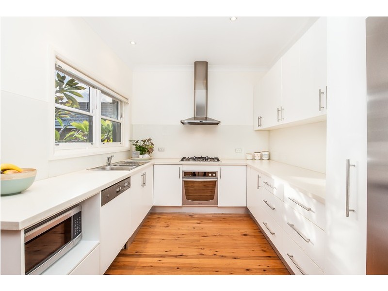 215 Oak Road, Kirrawee NSW 2232