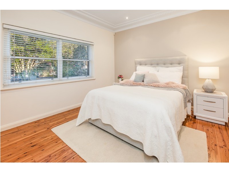 215 Oak Road, Kirrawee NSW 2232
