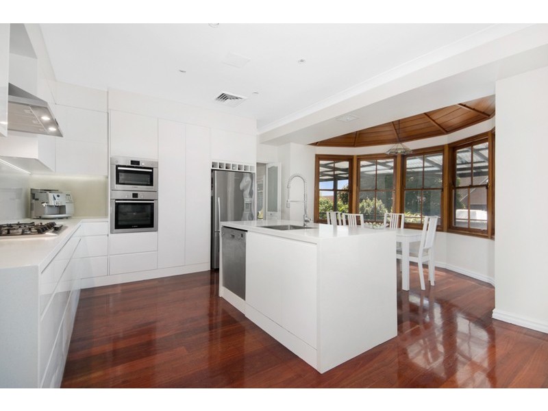 42 Blaxland Drive, Illawong NSW 2234