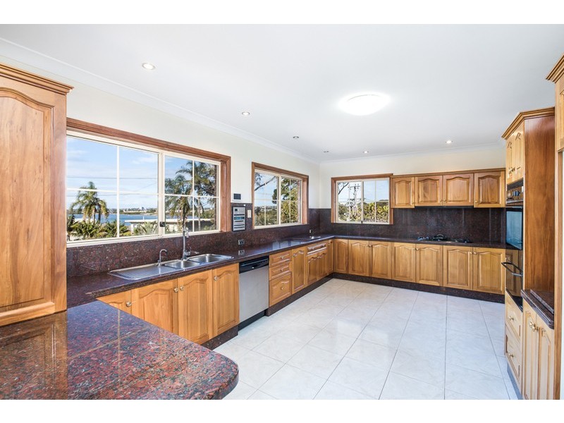 27 Woodlands Road, Taren Point NSW 2229