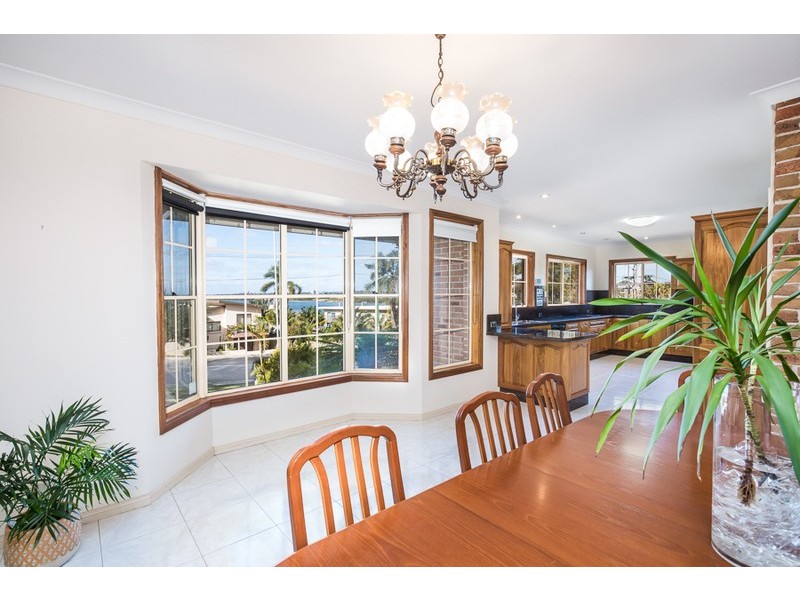 27 Woodlands Road, Taren Point NSW 2229