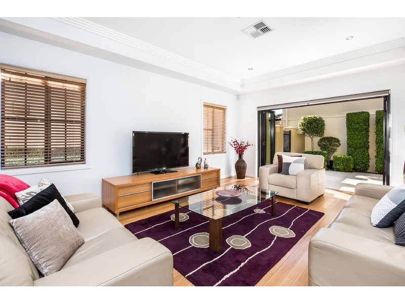 2/29 Jacaranda Road, Caringbah South NSW 2229