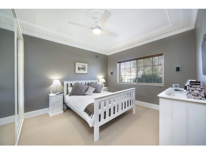 16 Bunarba Road, Gymea Bay NSW 2227