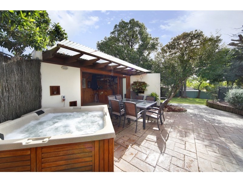 16 Bunarba Road, Gymea Bay NSW 2227