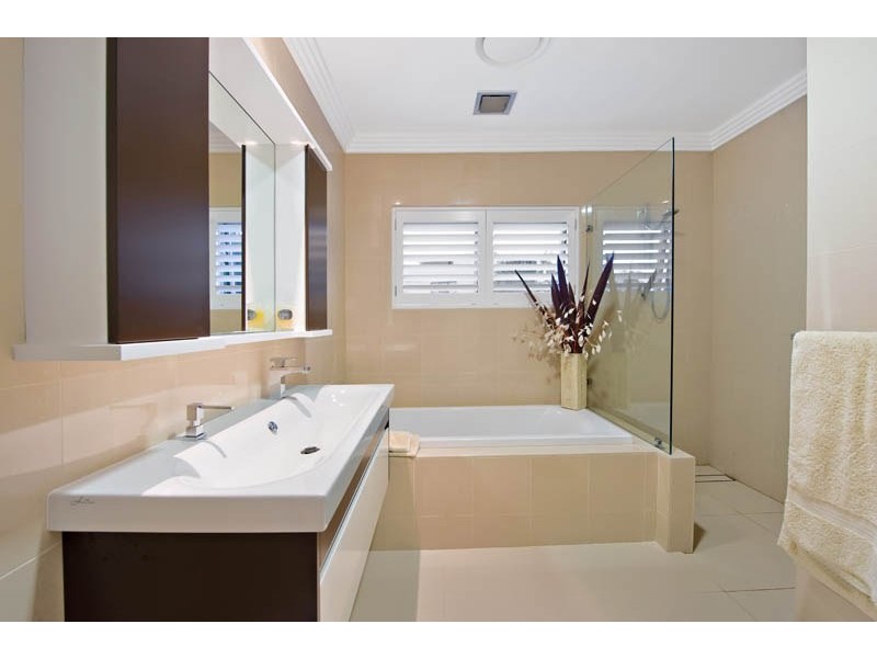 16 Clarence Crescent, Sylvania Waters NSW 2224