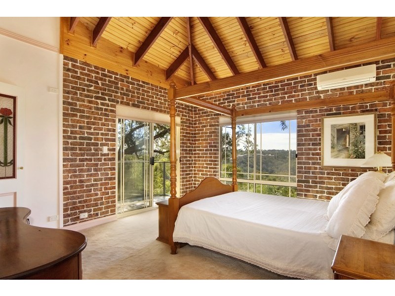 10 Goshawk Crescent, Woronora Heights NSW 2233