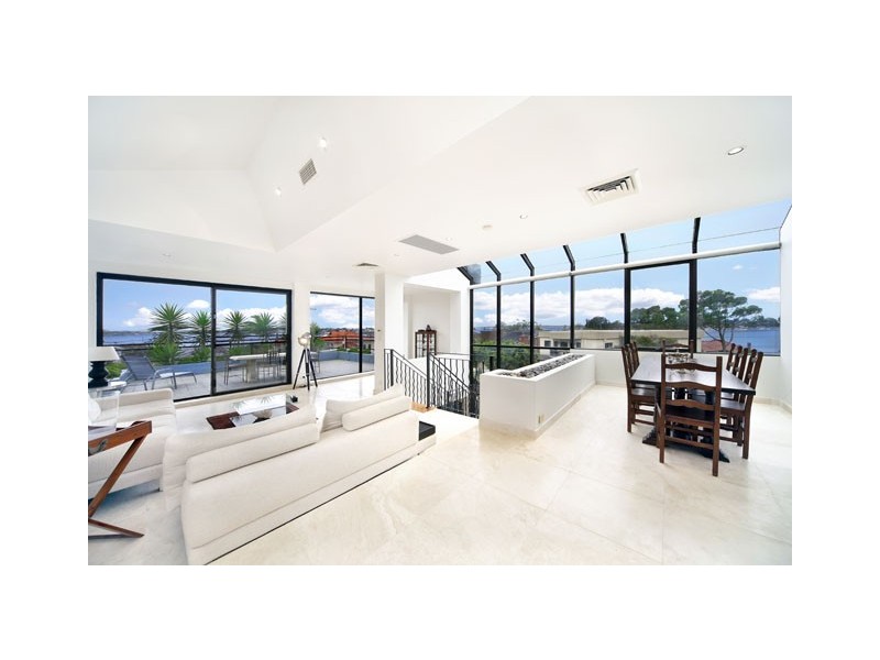 9 Belgrave Esplanade, Sylvania NSW 2224