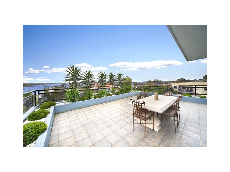 9 Belgrave Esplanade, Sylvania NSW 2224