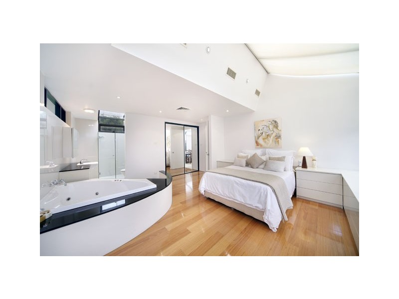 9 Belgrave Esplanade, Sylvania NSW 2224
