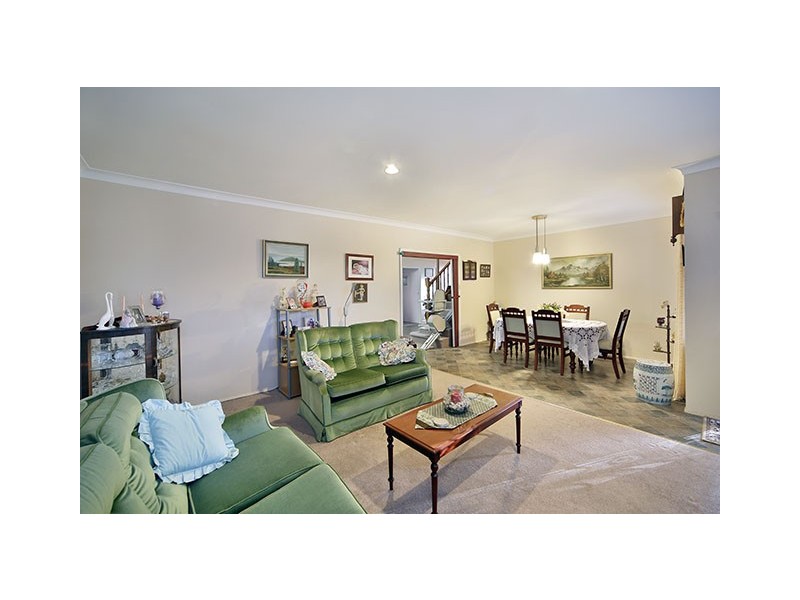 16 Stirling Avenue, Kirrawee NSW 2232