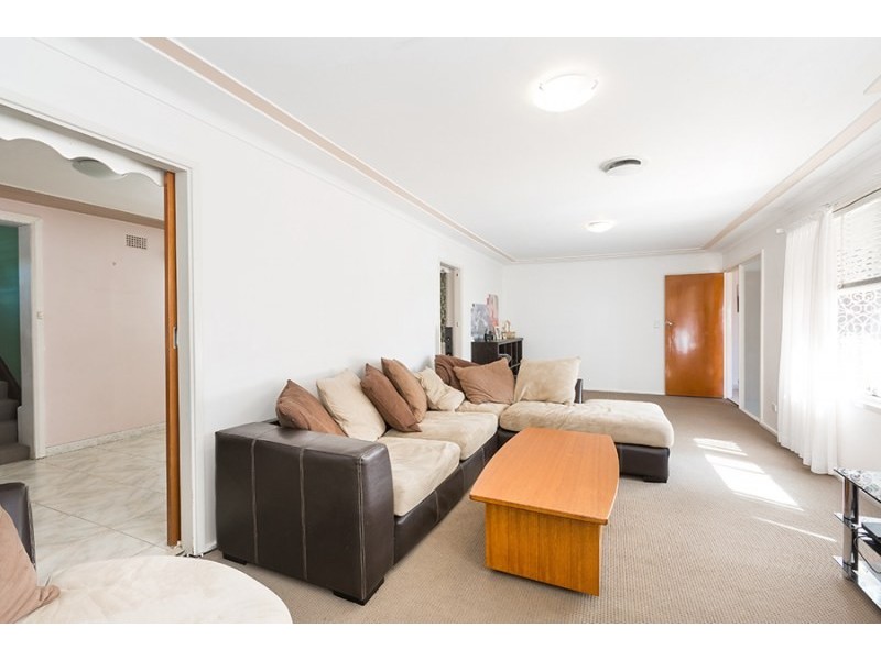 30 Oak Road, Kirrawee NSW 2232