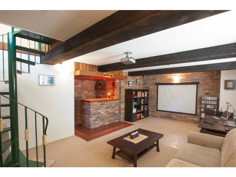 136 Garnet Road, Kirrawee NSW 2232