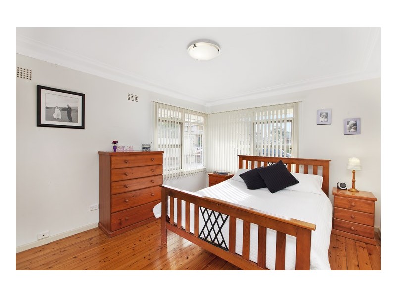 26 Vista Heights Road, Miranda NSW 2228