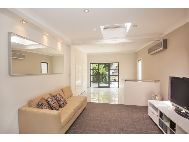 10 Gore Avenue, Kirrawee NSW 2232