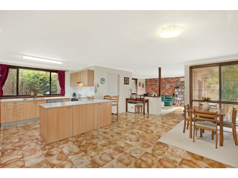 4 McAuley Close, Heathcote NSW 2233