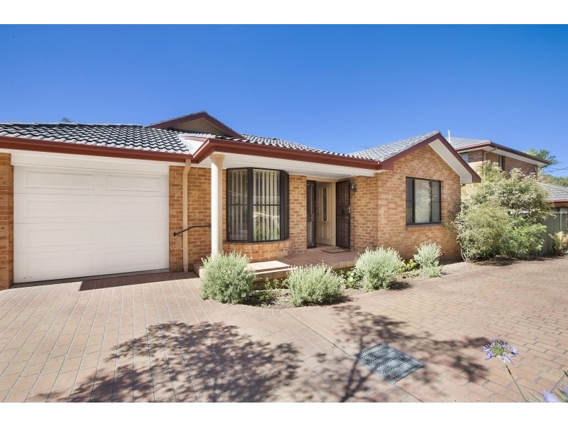 2/113 Gannons Road, Caringbah NSW 2229