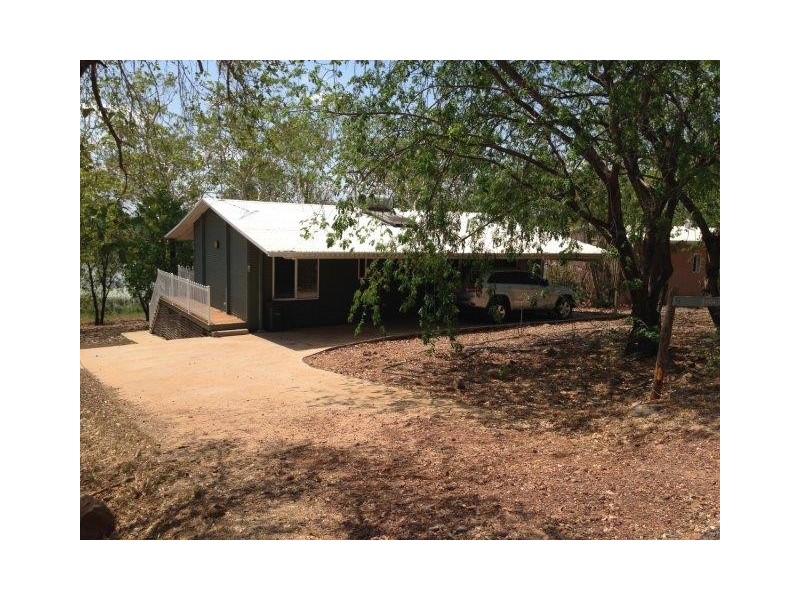 Lake Bennett NT 0822