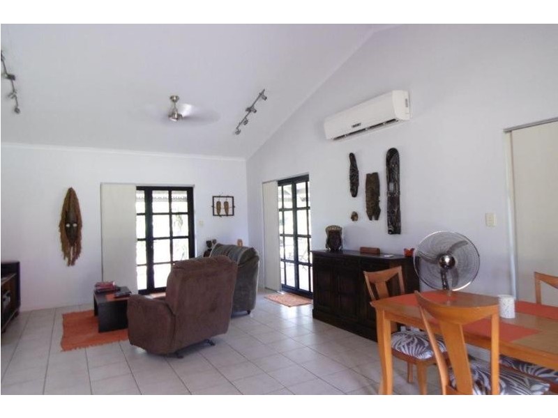 Acacia Hills NT 0822