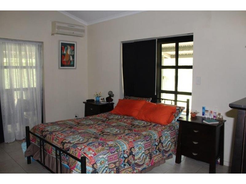 Acacia Hills NT 0822