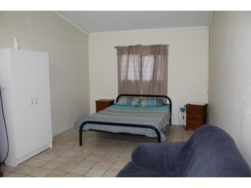 Acacia Hills NT 0822