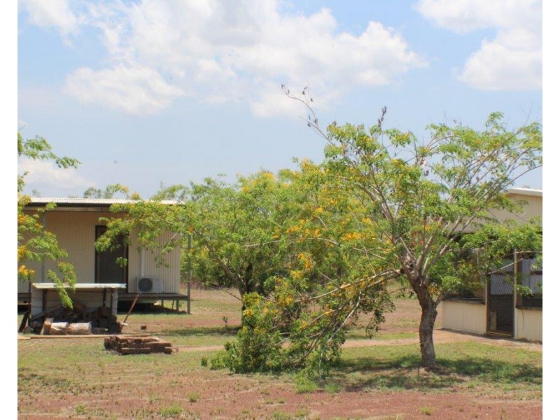 Dundee Beach NT 0840