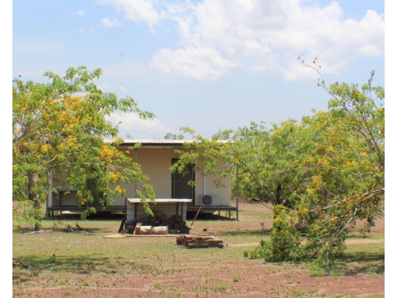 Dundee Beach NT 0840