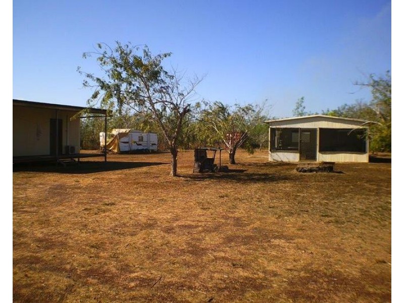 Dundee Beach NT 0840