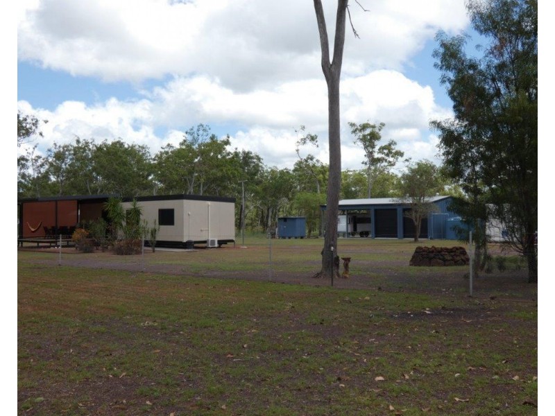 Acacia Hills NT 0822