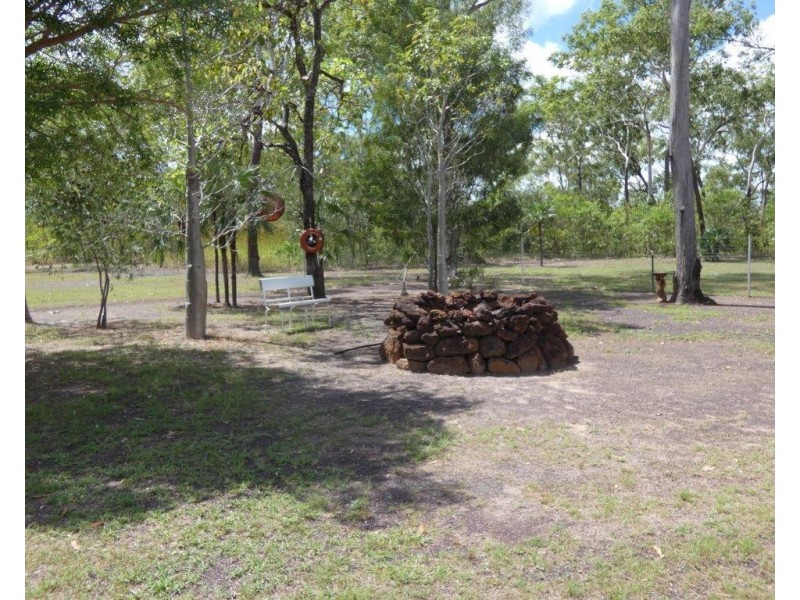 Acacia Hills NT 0822