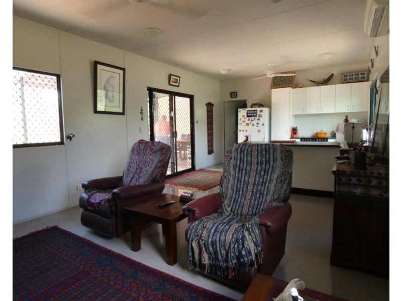 Acacia Hills NT 0822