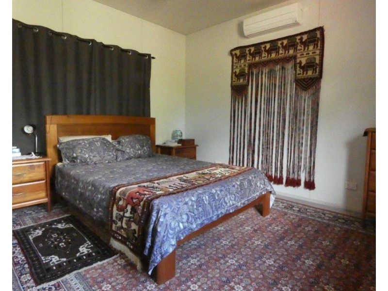 Acacia Hills NT 0822