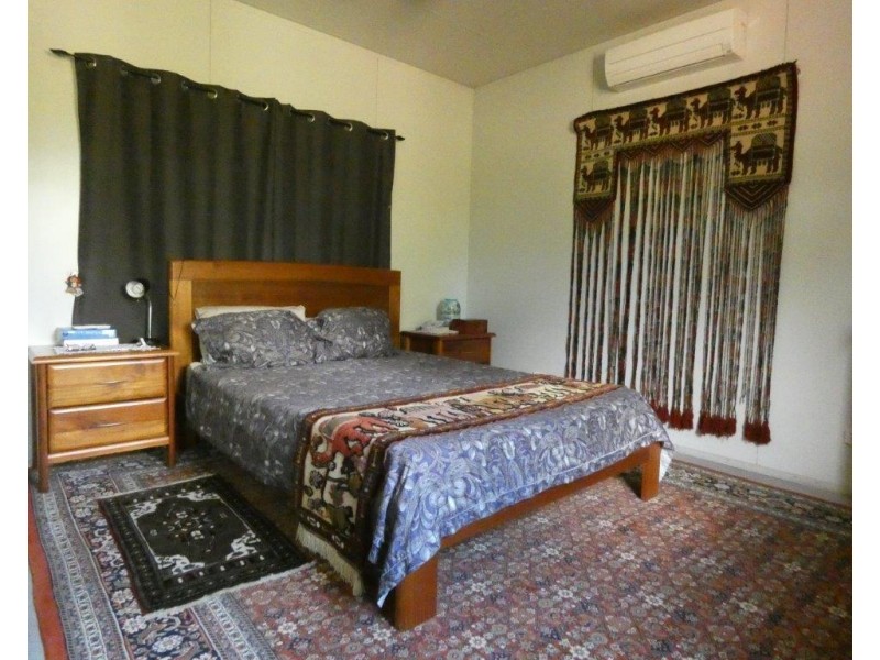 Acacia Hills NT 0822