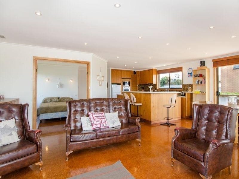 38 Beach Road, Beachport SA 5280