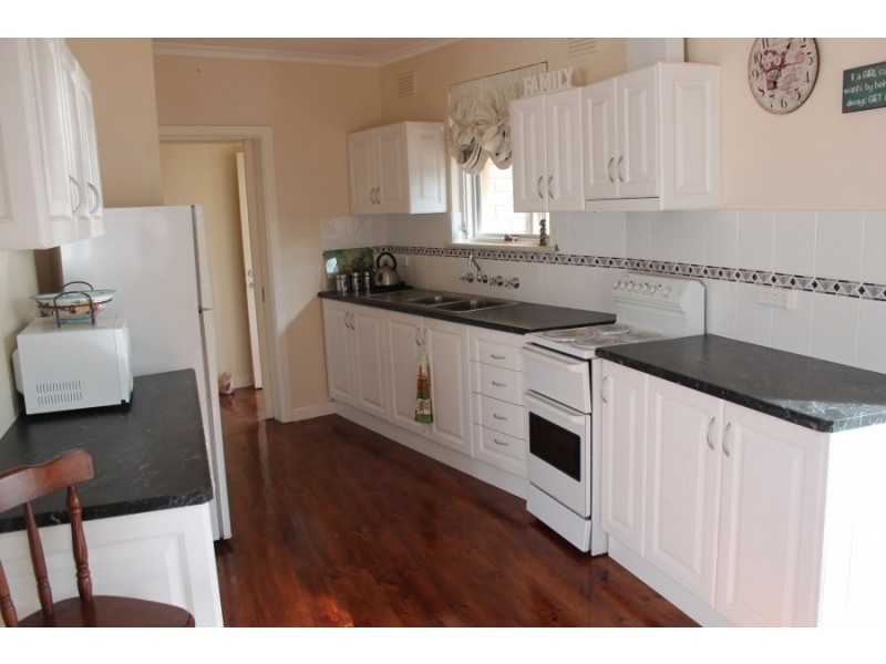 16 Hutchesson Street, Millicent SA 5280