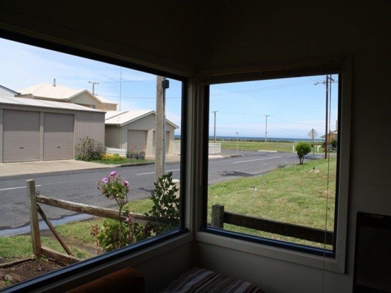 98 Meylin Street, Port Macdonnell SA 5291